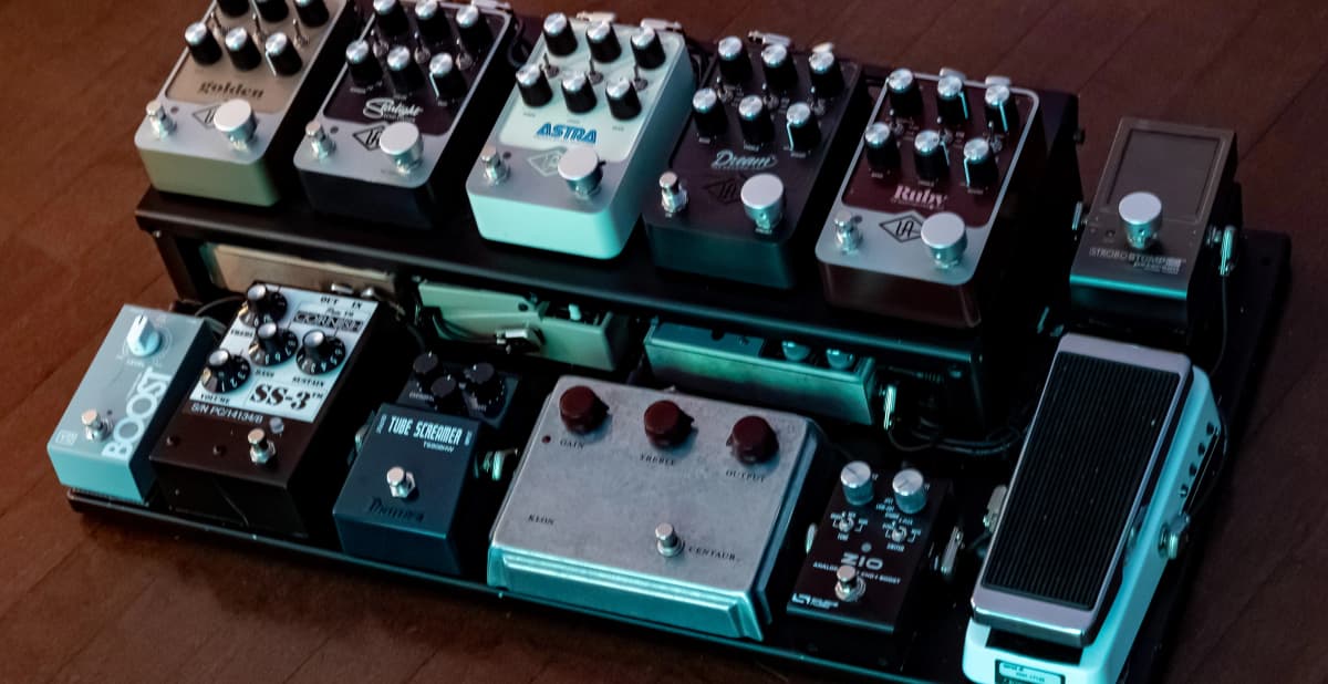 Close-up of a finished Rig Doctor pedalboard