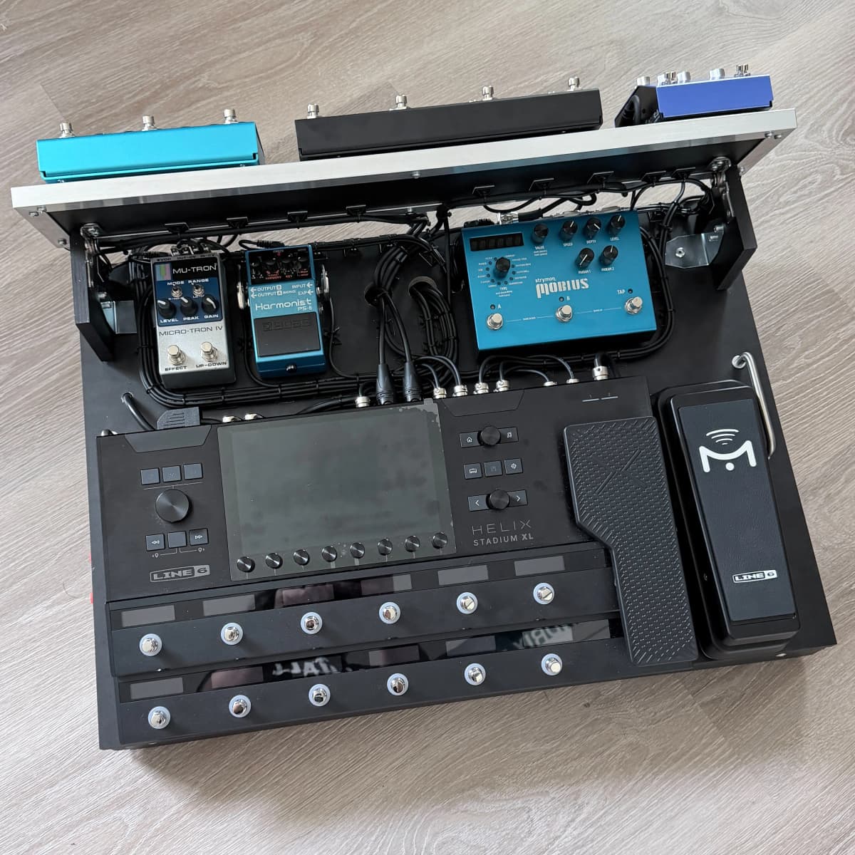 Hunter W. custom pedalboard by The Rig Doctor